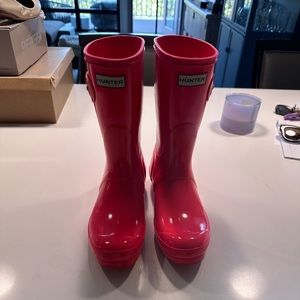 Hot pink Hunter short rain boots